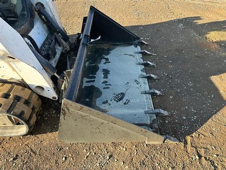 wildcat-74"-skid-steer-high-capacity-tooth-bucket-image-4