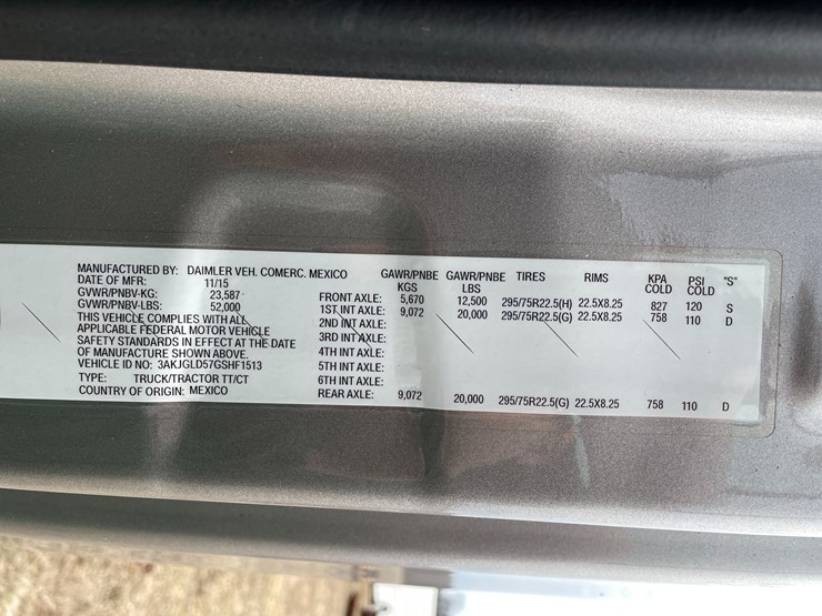 #104-•-2016-freightliner-cascade-evolution-sleeper-cab-semi-tractor-(has-wi-title)-image-69