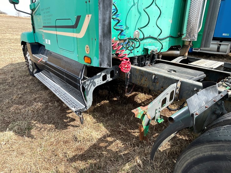 2002-caterpillar-c15-image-18