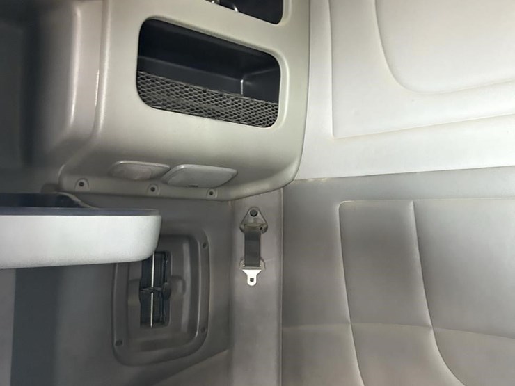 2012-peterbilt-386-image-24