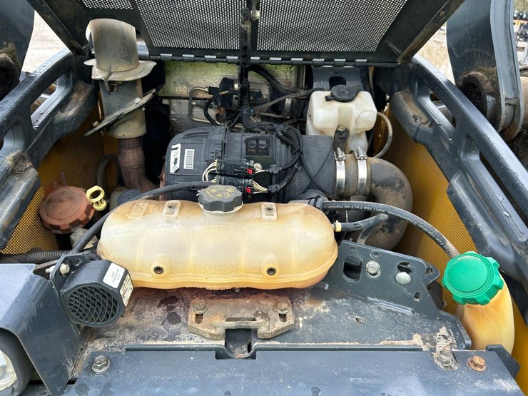 2017-deere-323e-image-15