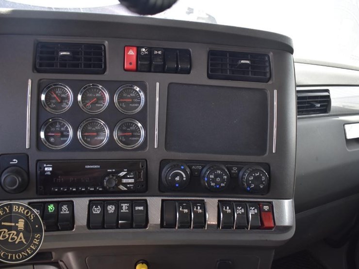 2019-kenworth-t880-image-45