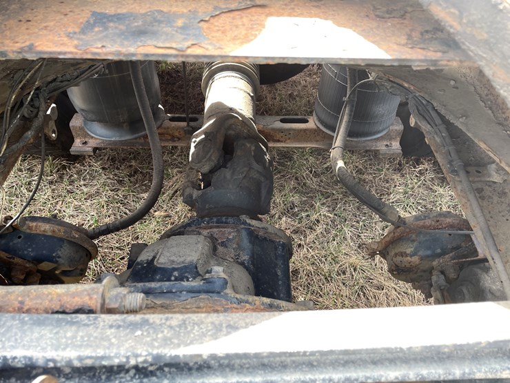 #123-•-2006-volvo-day-cab-semi-tractor-(has-wi-title)-image-45