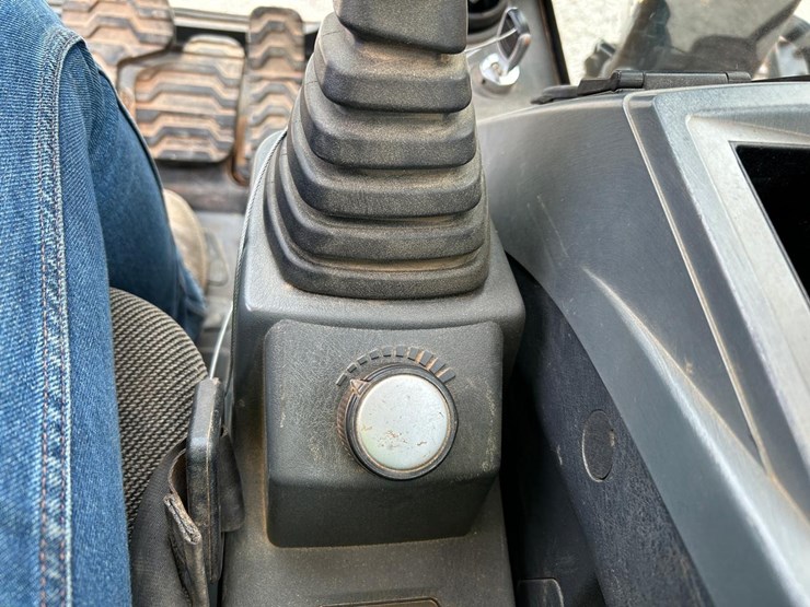 hyundai-hx145-lcr-image-27