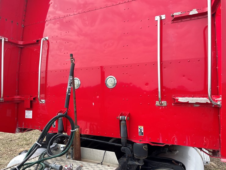 2008-peterbilt-386-image-21