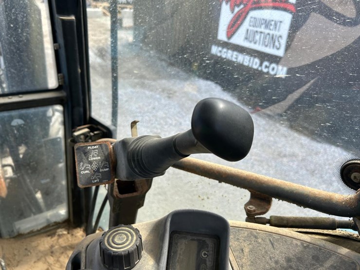 new-holland-tm135-image-28