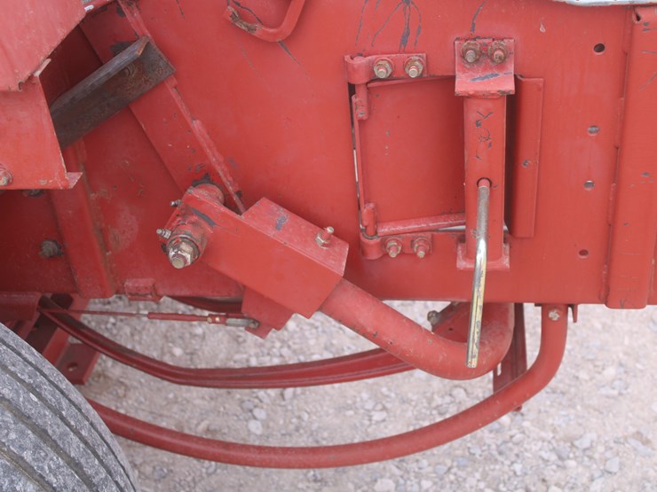 new-holland-580-image-49