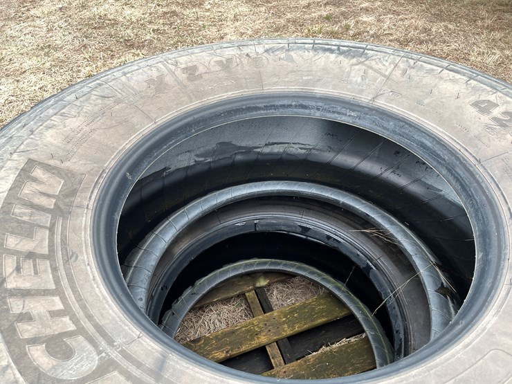 #10749-•-(2)-michelin-semi-tires-image-5