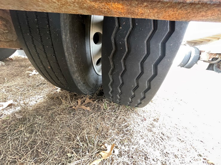 #155-•-2005-delavan-semi-truck-auto-hauler-trailer-(delay-in-title)-image-26