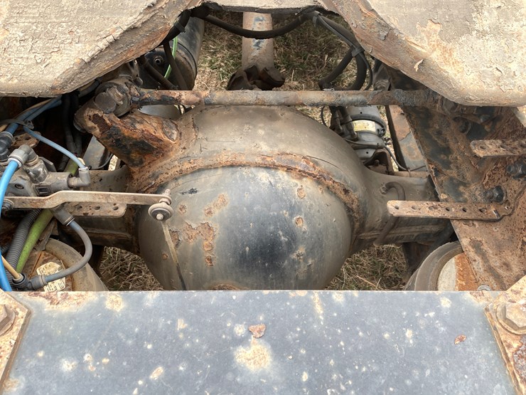 #114-•-2017-freightliner-single-axle-day-cab-semi-tractor-(has-wi-title)-image-38