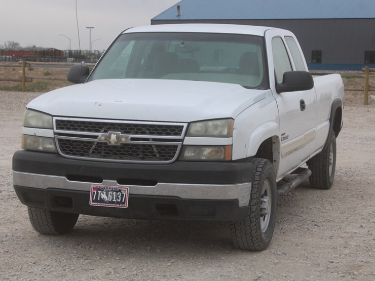 2005-chevrolet-2500-image-2