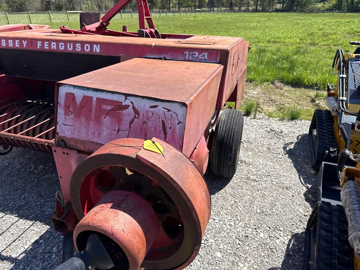 massey-ferguson-124-image-3