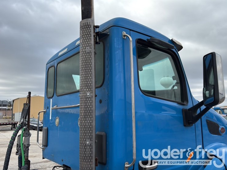 2018-peterbilt-579-image-96