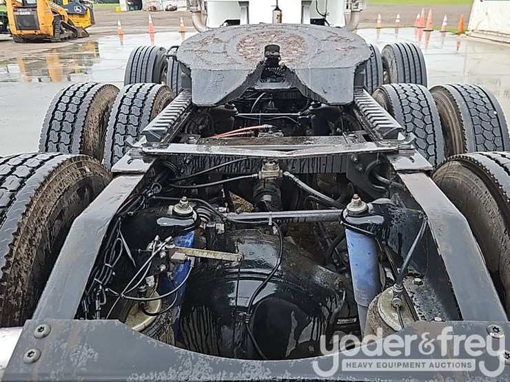 2014-peterbilt-579-image-18