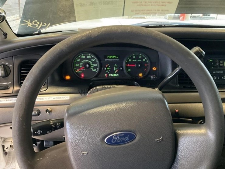 2009-ford-crown-victoria-sdn-image-16