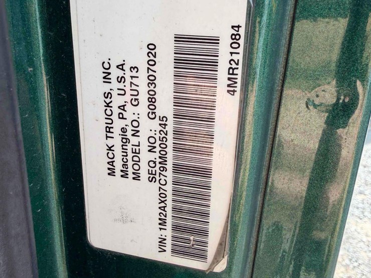 2009-mack-gu713-tri-axle-dump-image-39