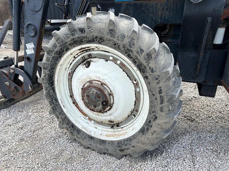 new-holland-tm135-image-18