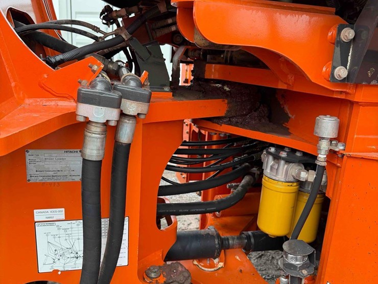 2019-hitachi-zw310-6-image-22