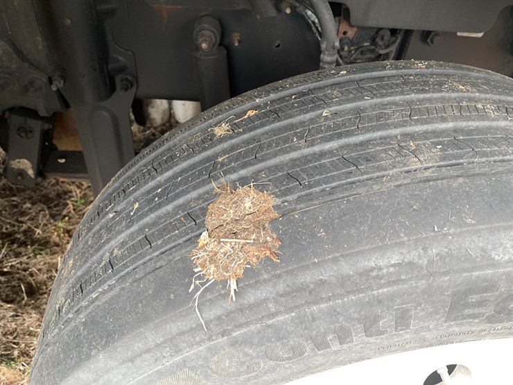 #110-•-2014-volvo-car-hauler-semi-and-trailer-(has-wi-title)-image-69