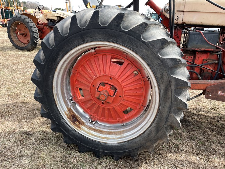 #175-•-case-830-diesel-tractor-image-30