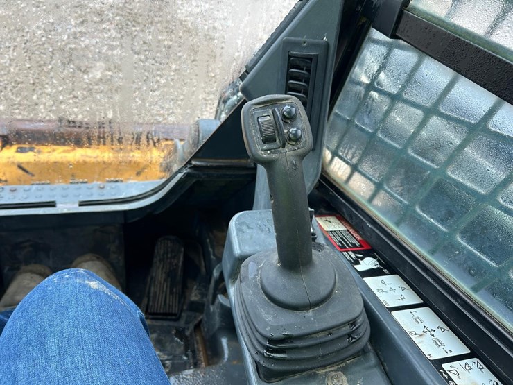 2017-deere-323e-image-20