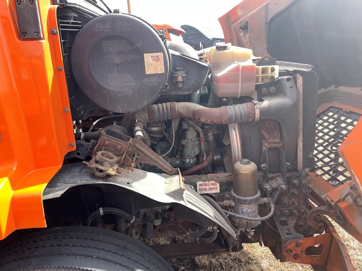 #122-•-2009-volvo-day-cab-semi-tractor-(has-wi-title)-image-65