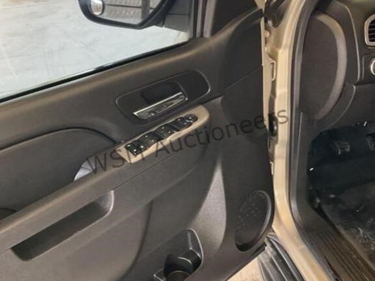 2012-chevrolet-tahoe-image-23