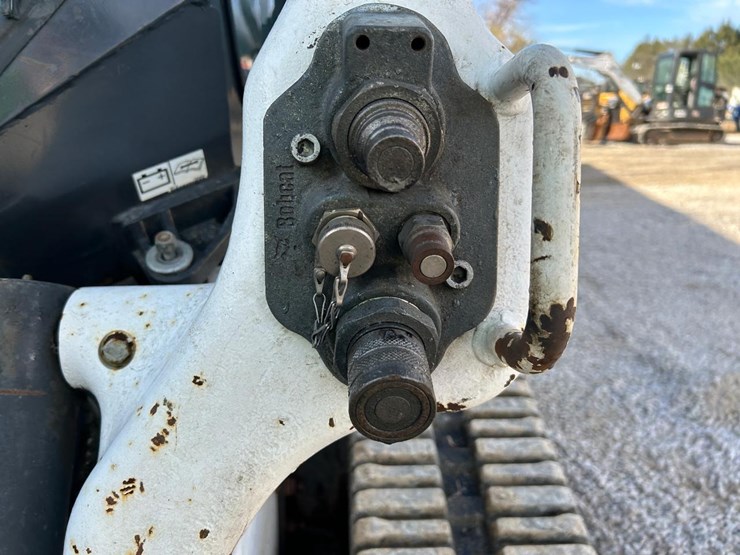 2022-bobcat-t76-image-11