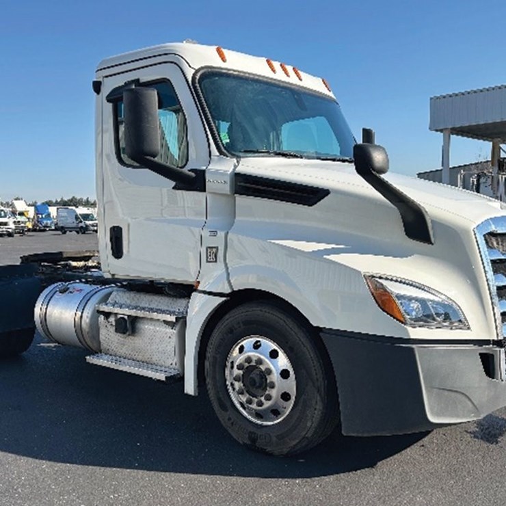 2020 FREIGHTLINER CASCADIA 126
