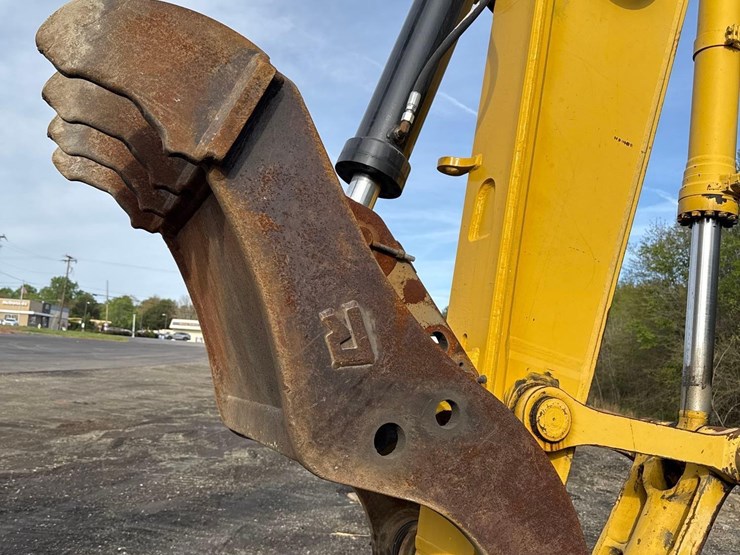 2018-komatsu-pc210-lc-11-image-9