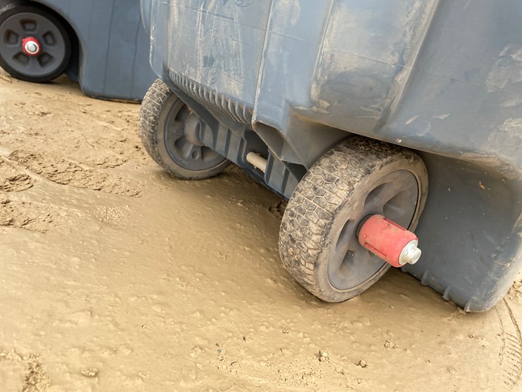 #3947-•-(3)-poly-trash-barrels-image-9