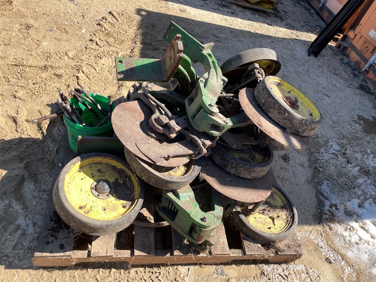 #3956-•-(12)-john-deere-single-disc-culters-image-15