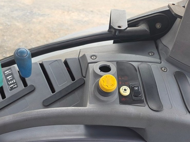 2006-new-holland-ts135a-image-67