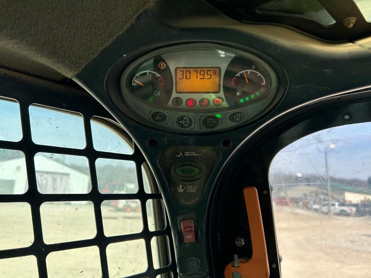 2022-bobcat-t770-image-24