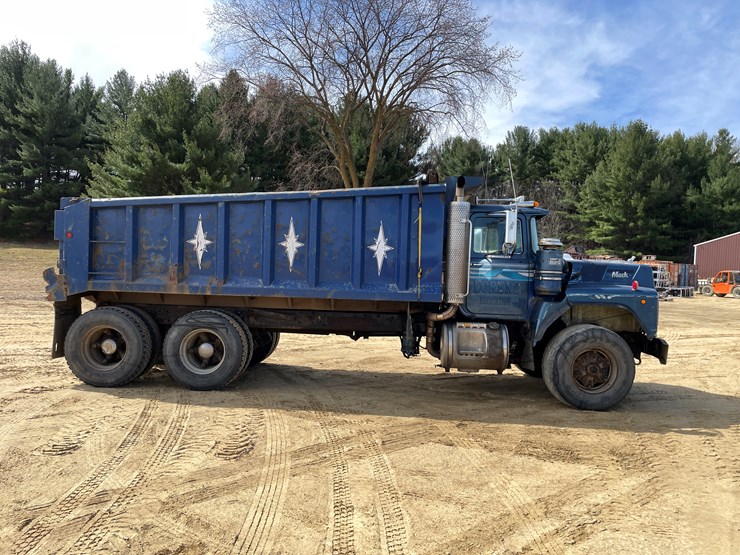 #401-•-1991-mac-rb688s-dump-truck-(has-mn-title)-image-4