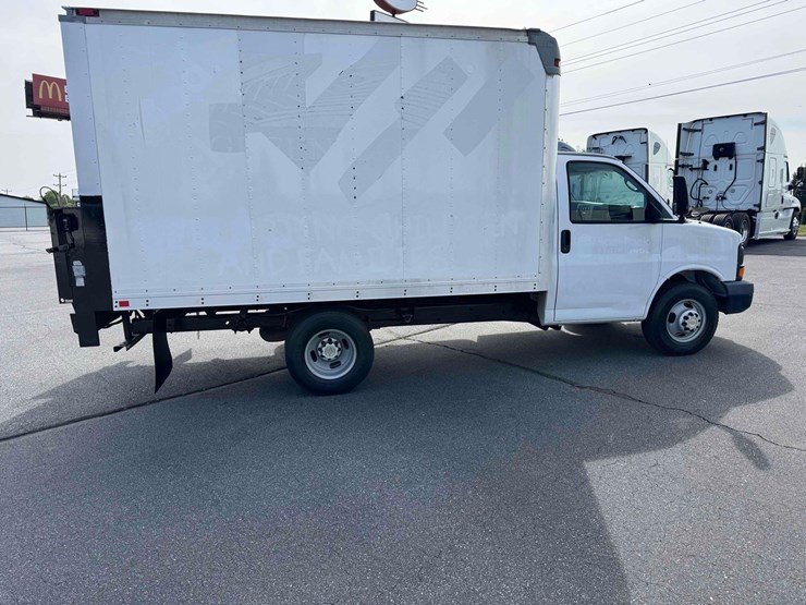 2009-chevrolet-3500-image-6