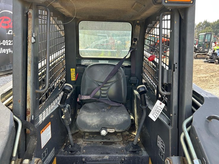 new-holland-l180-image-12