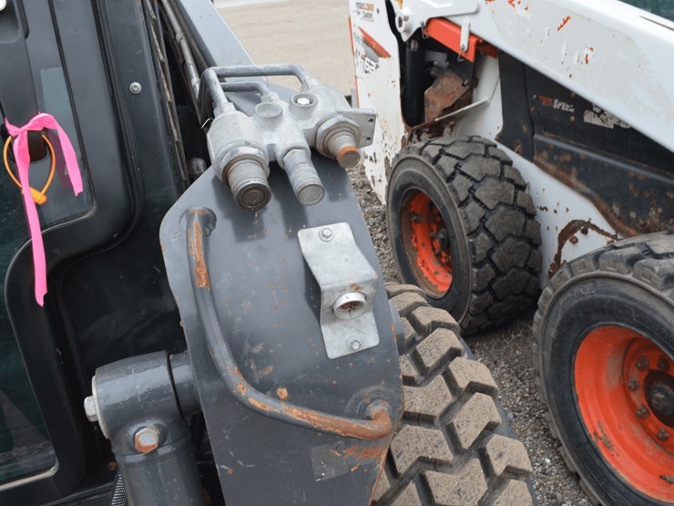 new-holland-l320-image-3