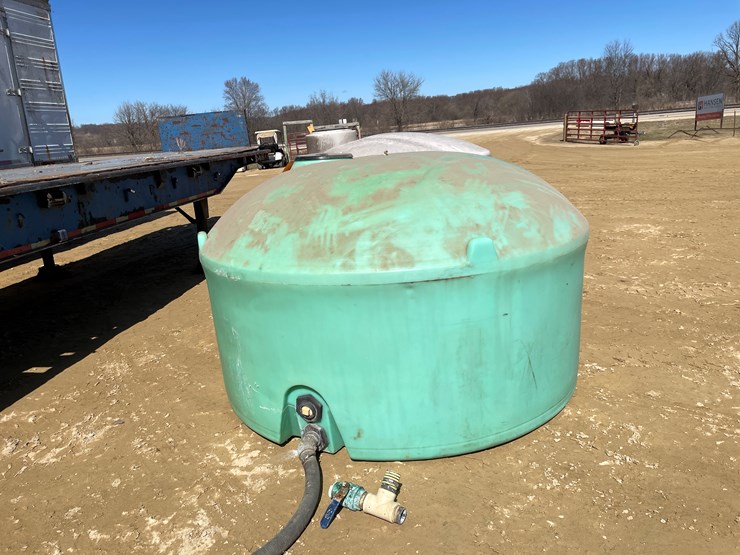 #3964-•-1,100-gallon-water-tank-image-2