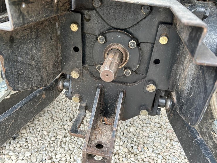 new-holland-boomer-40-image-16