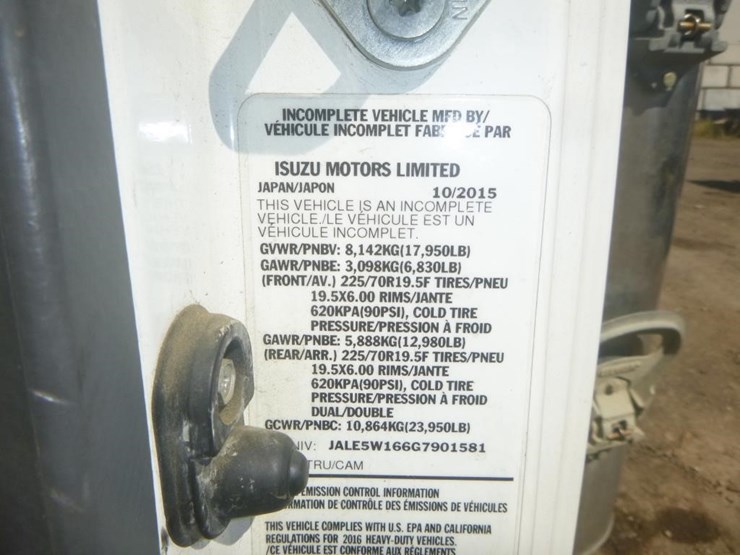 2016-isuzu-nqr-image-21