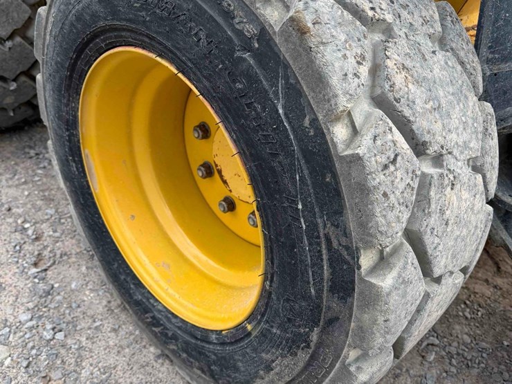 2018-deere-332g-image-7