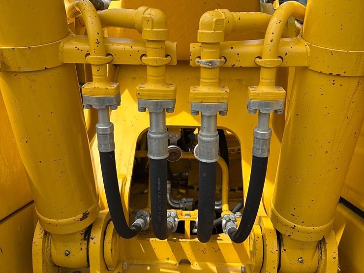 2021-komatsu-pc210-lc-11-image-16