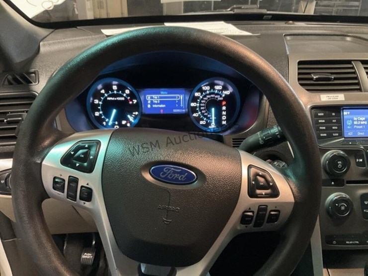 2015-ford-explorer-image-18