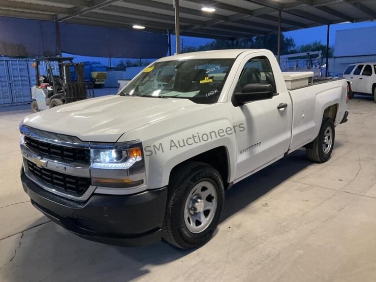 2017-chevrolet-silverado-1500-image-4