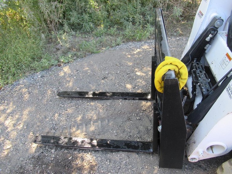 wildcat-48"-hydraulic-skid-steer-pallet-forks-image-2