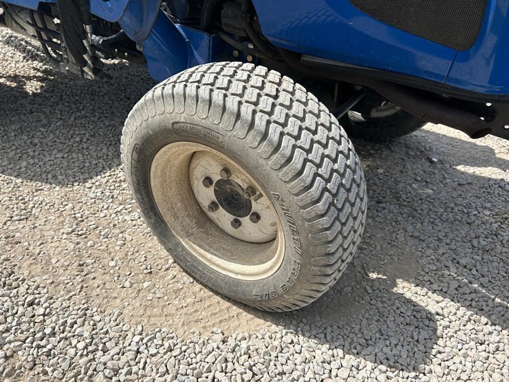 2016-new-holland-workmaster-33-image-11