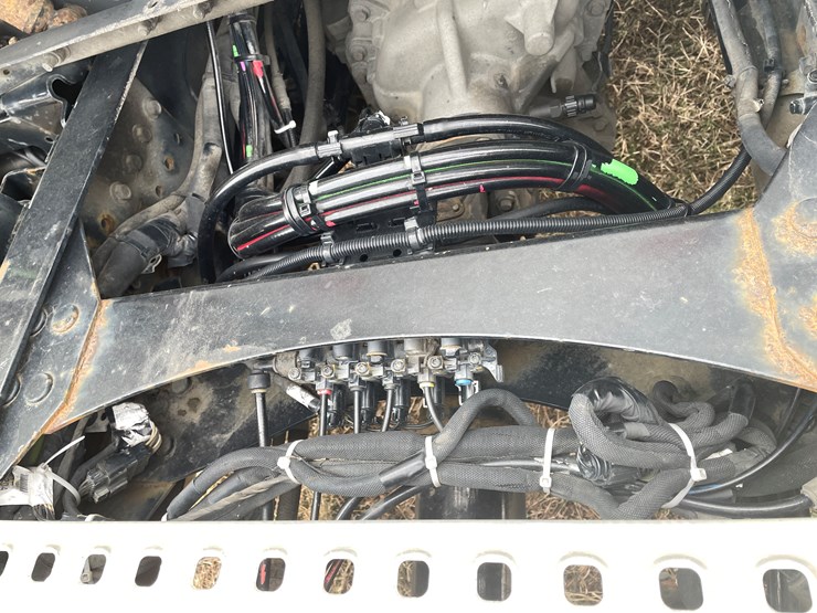 #116-•-2018-volvo-single-axle-day-cab-semi-tractor-(has-wi-title)-image-25