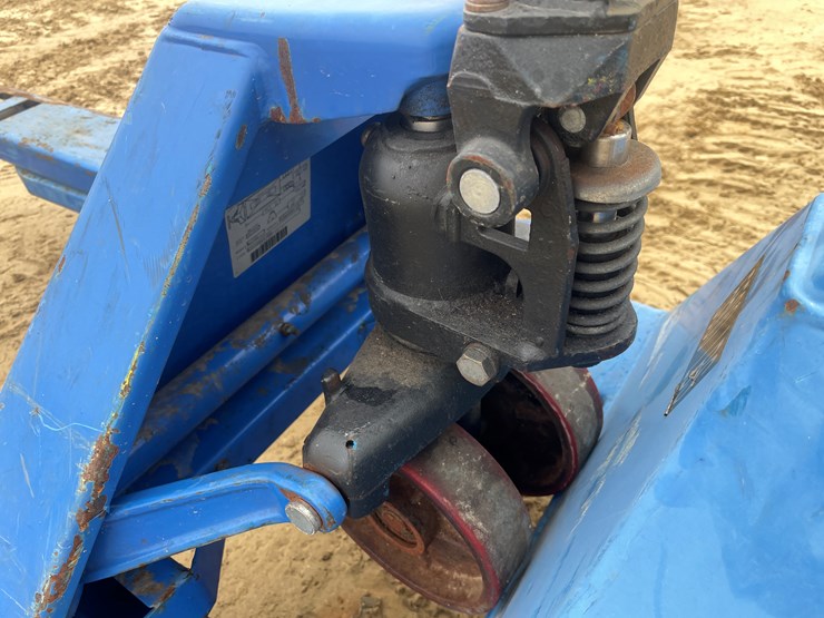 #3919-•-(3)-lift-rite-5,500-lbs.-pallet-jacks-image-9