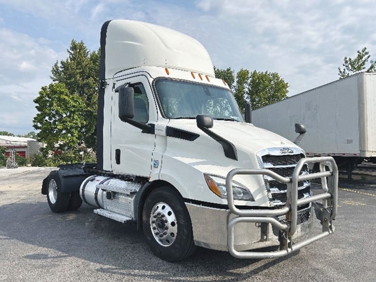 2020-freightliner-cascadia-116-image-1